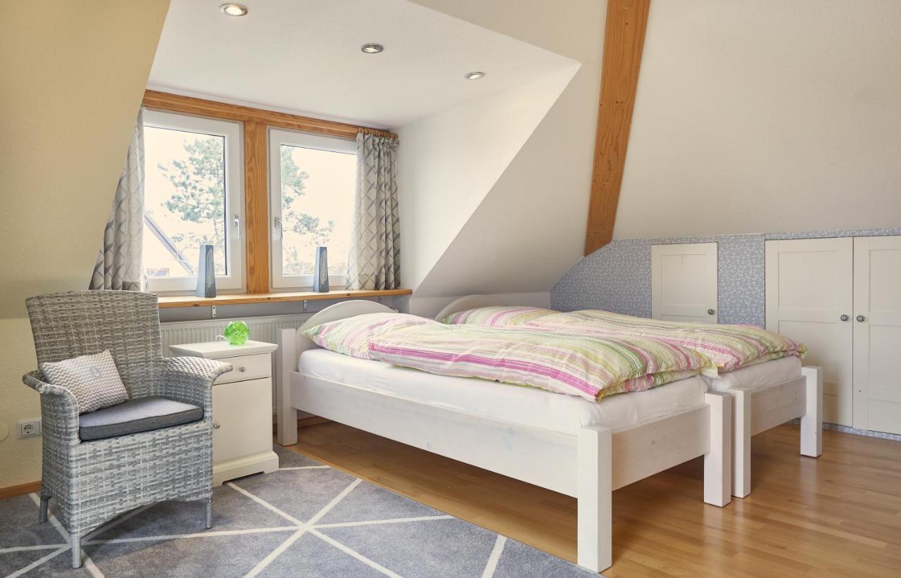 Ferienwohnung Raffael 100 Qm, 2 Grosse Betten Im Wohnzimmer Куксгафен Екстер'єр фото