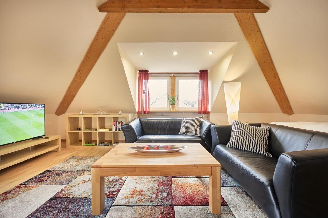 Ferienwohnung Raffael 100 Qm, 2 Grosse Betten Im Wohnzimmer Куксгафен Екстер'єр фото