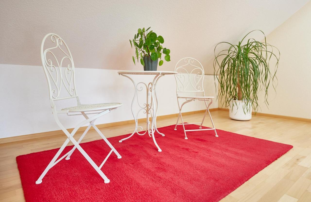Ferienwohnung Raffael 100 Qm, 2 Grosse Betten Im Wohnzimmer Куксгафен Екстер'єр фото