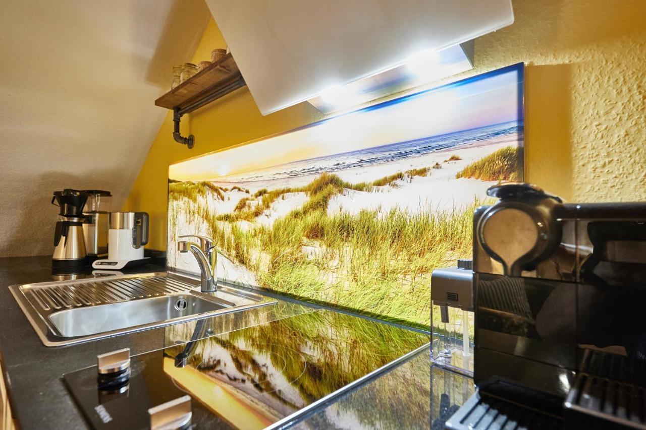 Ferienwohnung Raffael 100 Qm, 2 Grosse Betten Im Wohnzimmer Куксгафен Екстер'єр фото